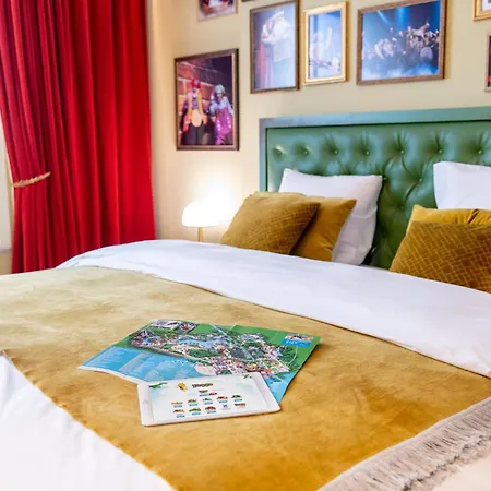 Theater Otel 4*